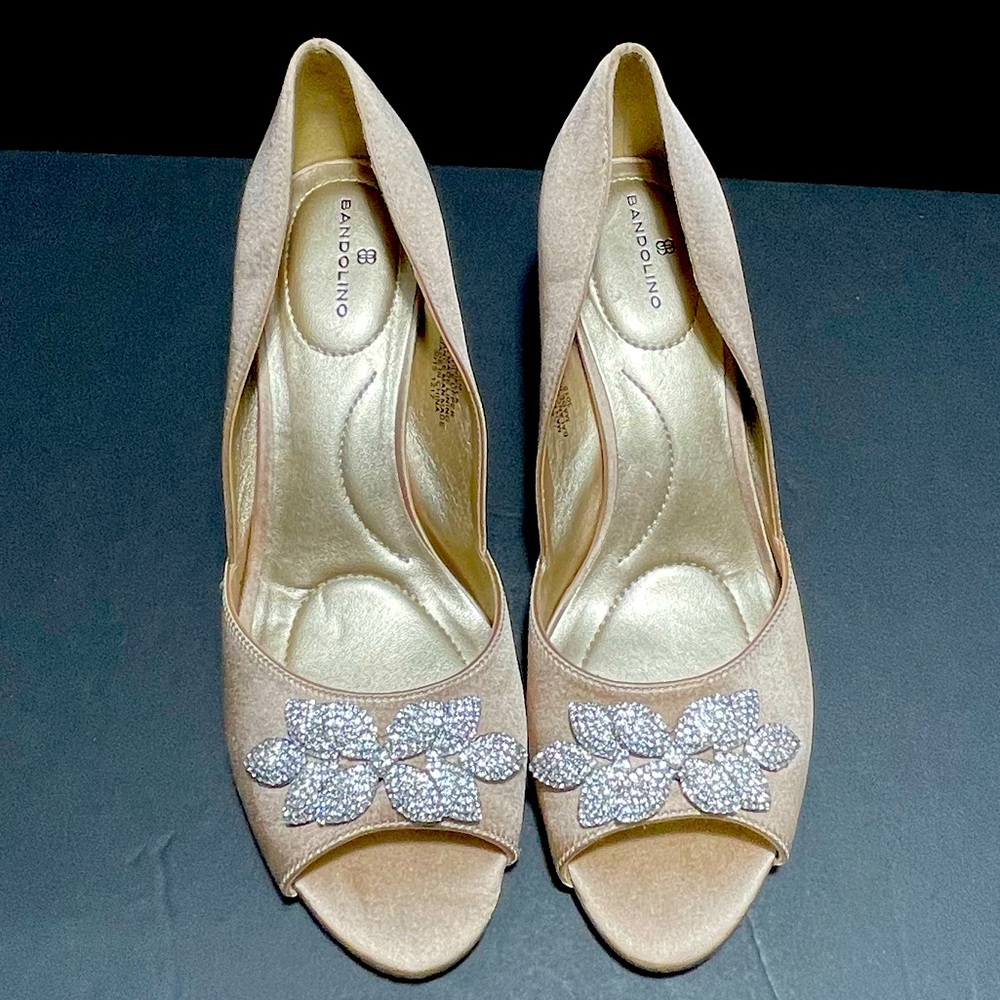 Bandolino champagne heels